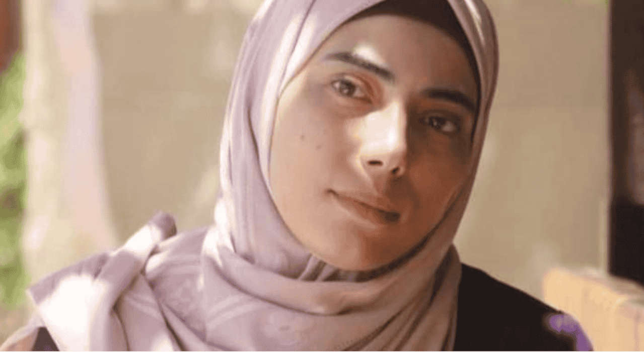 Mizane.info publie en collaboration avec le site Passages Through Genocide une série de textes, posthumes ou présents, de poètes et d'écrivains palestiniens qui racontent l'Enfer dans lequel Israël les a plongé. Une série que nous inaugurons par un hommage à la mémoire de la très jeune Hiba Abou Nada, tuée avec sa famille au soir du 20 octobre par l'une de ces innombrables frappes criminelles d'Israël. Hiba Abou Nada Mizane.info