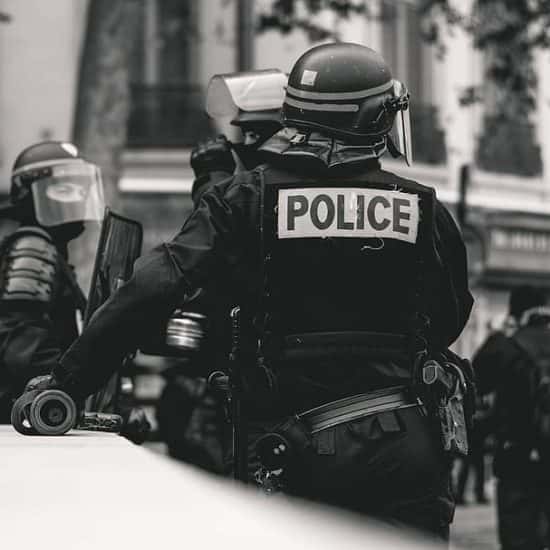 La police armé de anceur de balles de défense (LBD)