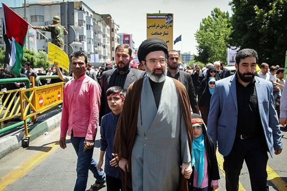 Mojtaba_Khamenei_and_his_children_in_Quds_Day_1397-1-1